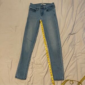 Levi’s 711 Skinny Light Wash Blue Women's Jeans Size 24